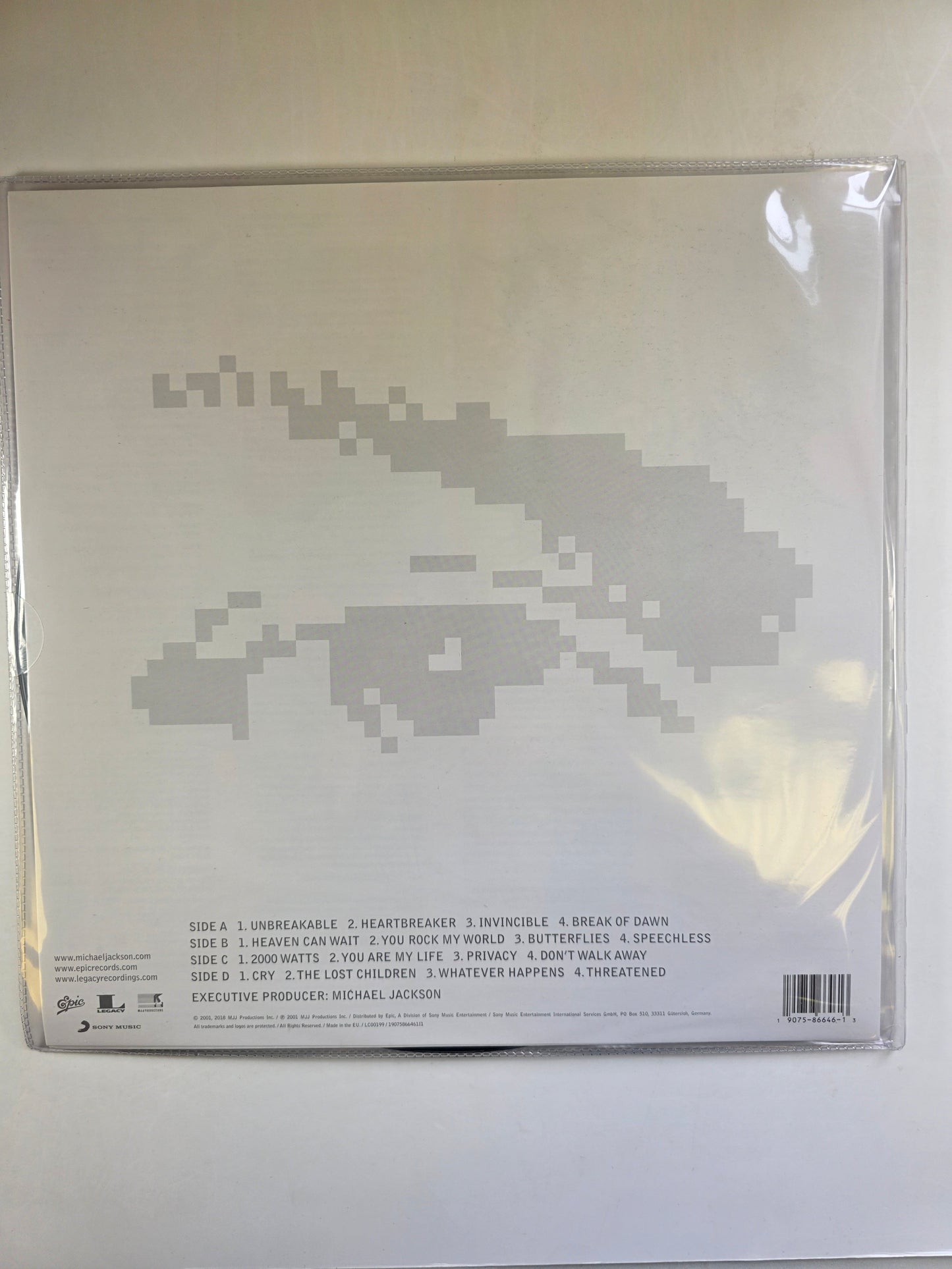 7333022