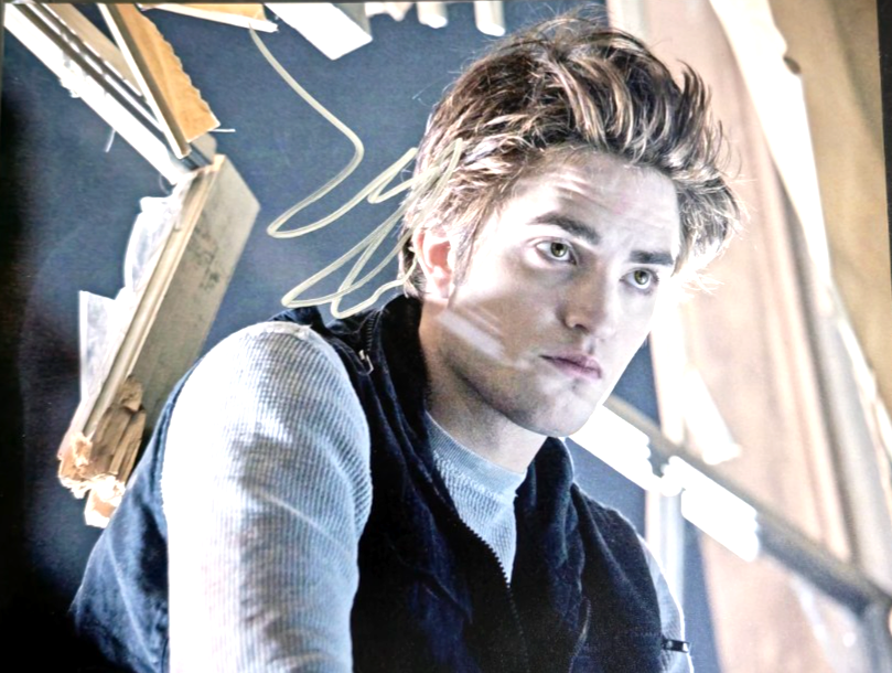 Robert Pattinson Hand Signed Photo autograph Size A4 with Cert