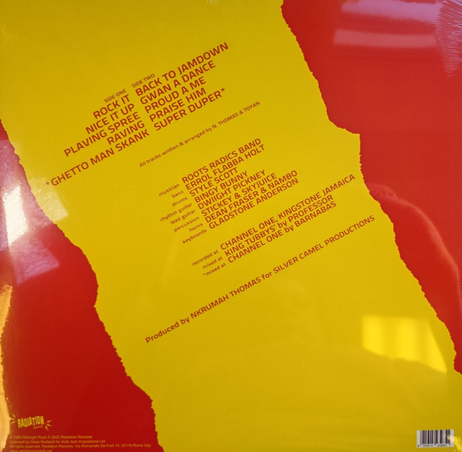 8221972